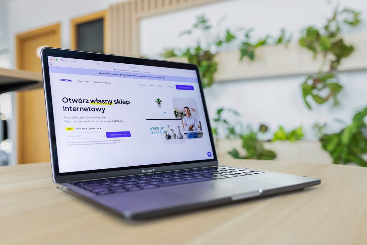 Ecommerce Store Setup 2 Ecommerce website open on a laptop