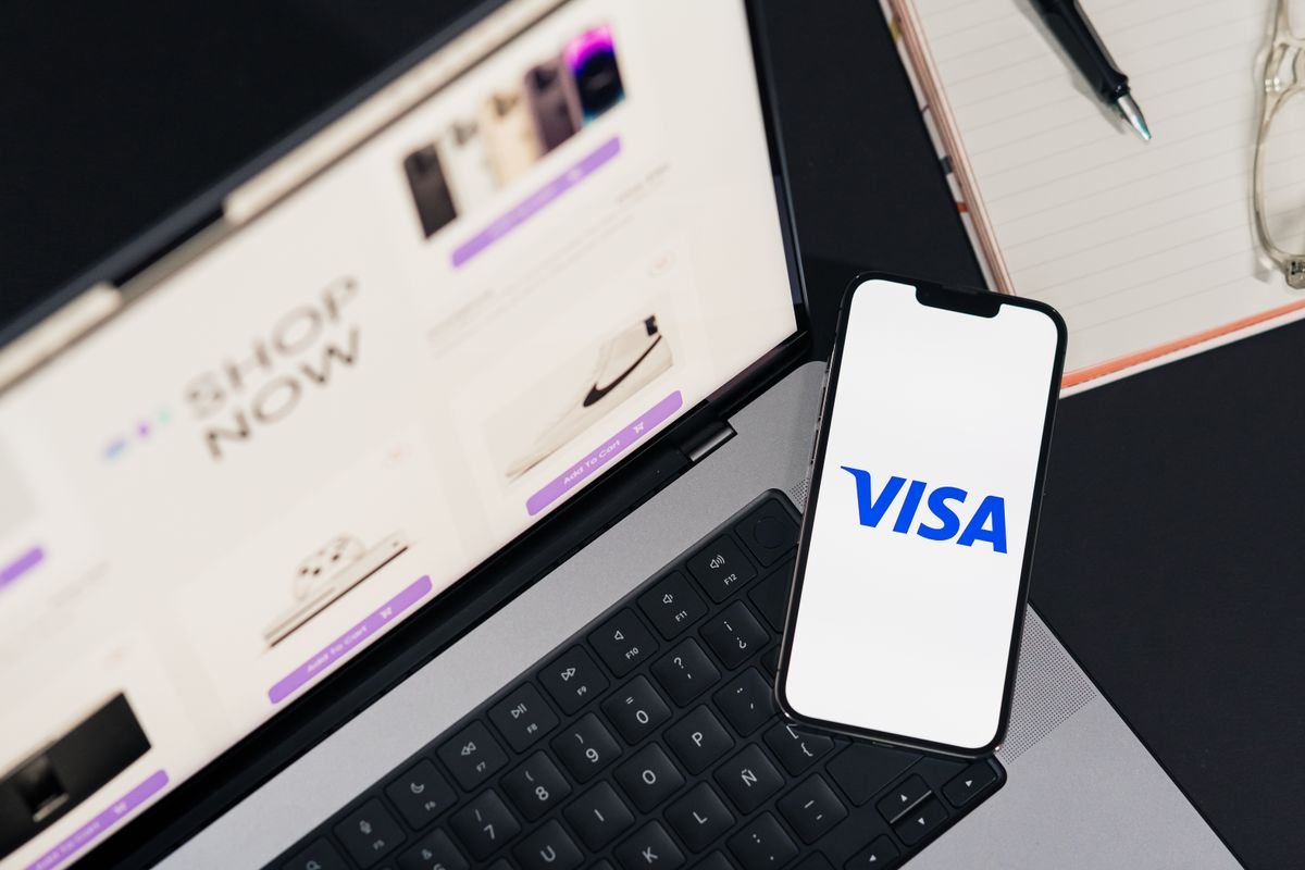 Product Feed and Merchant Center Setup 3 Online shopping on laptop and smartphone